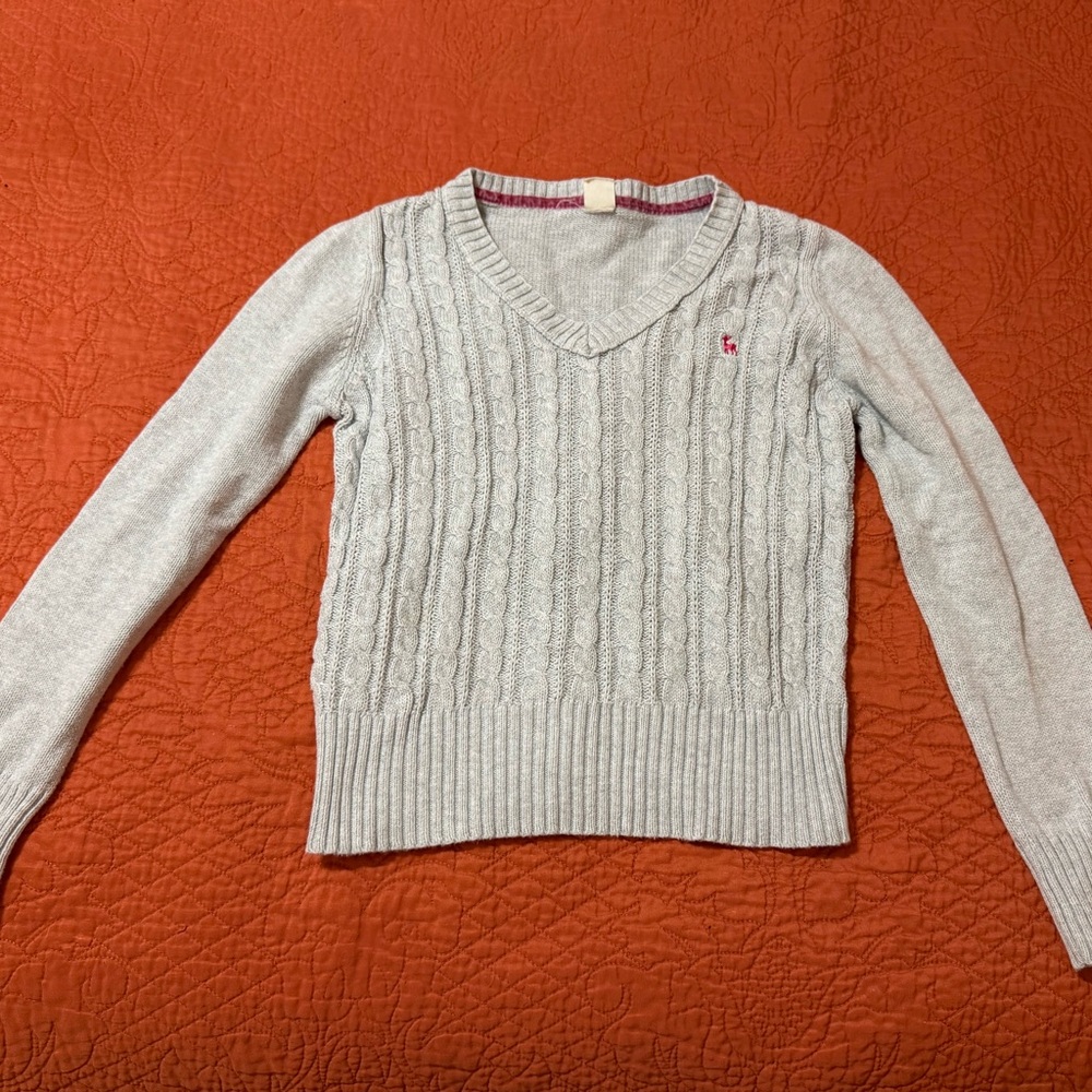 Old Navy Light Gray V-Neck Sweater